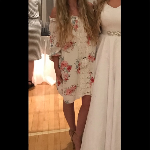 Off the shoulder // Dress• - Picture 2 of 4